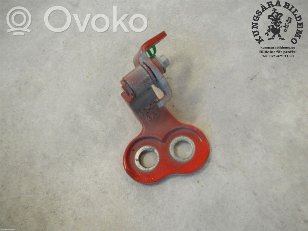 Ford Focus Front door lower hinge 