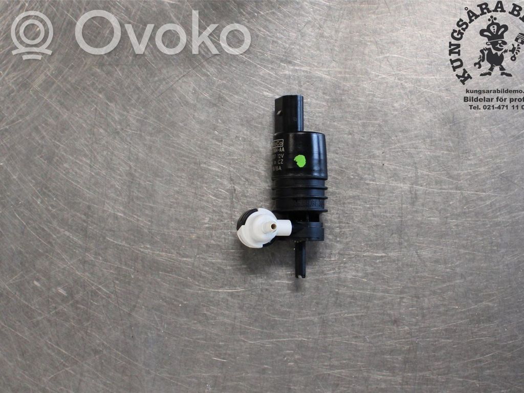 Ford Kuga II Windscreen/windshield washer pump 