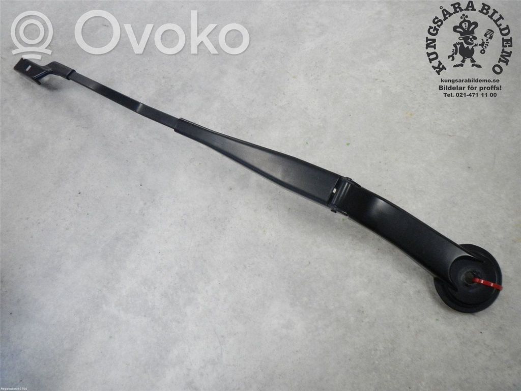 Ford Focus Front wiper blade arm 