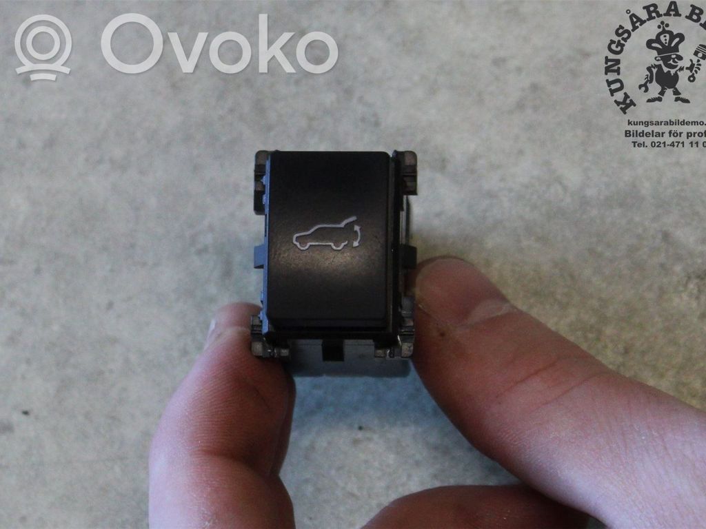 Subaru Outback (BS) Tailgate/boot open switch button 