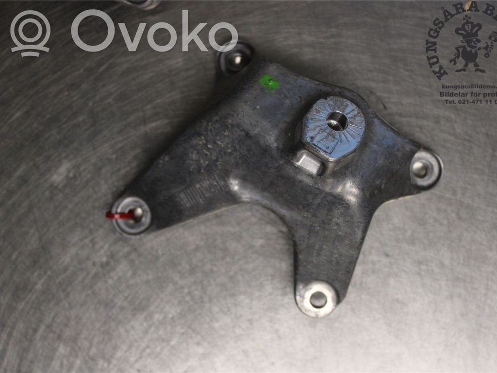 Porsche Macan (95B) Engine mounting bracket 