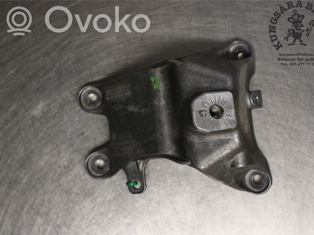 Engine mounting bracket   95B199308C,95B199308C,95B199308C