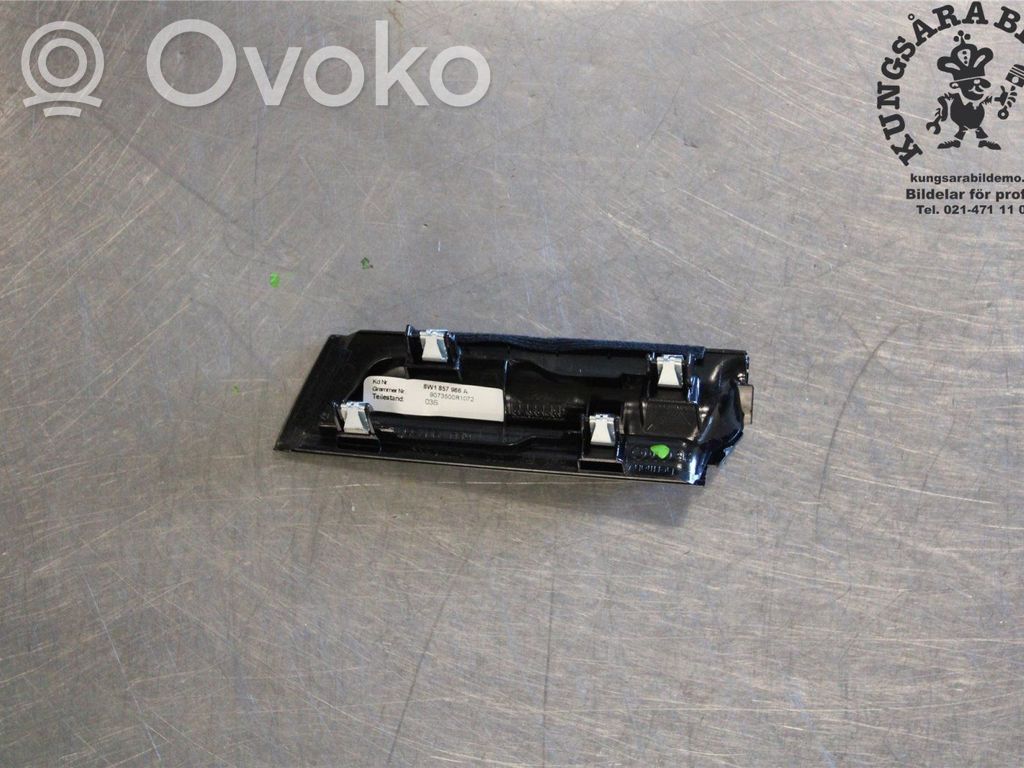 Audi A4 S4 B9 8W Kojelaudan hansikaslokeron lista 