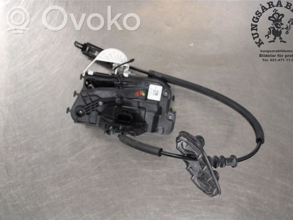 Ford Focus Priekšpusē slēdzene 