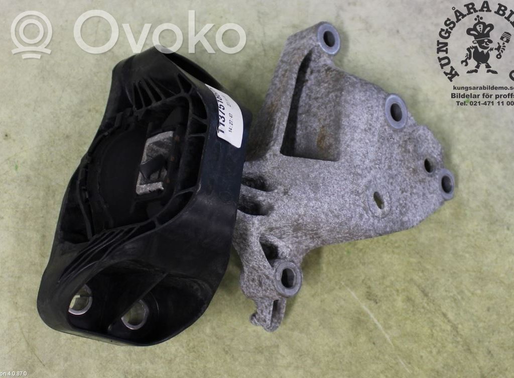Renault Kadjar Engine mounting bracket 
