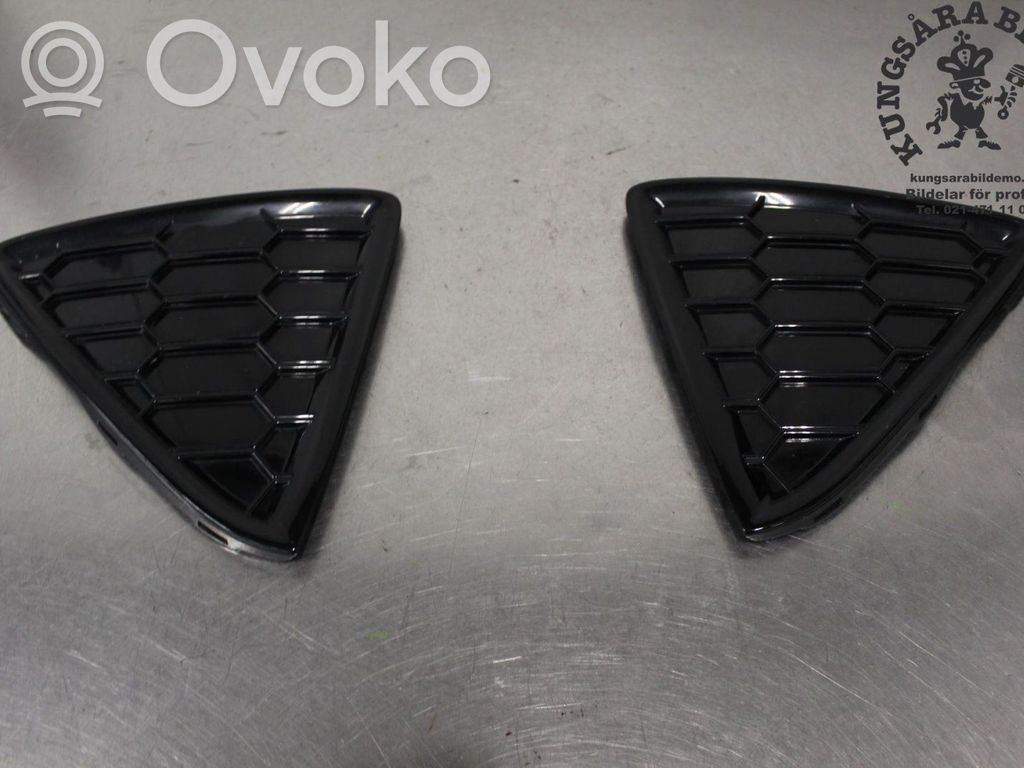 Ford Focus Front bumper lower grill 
