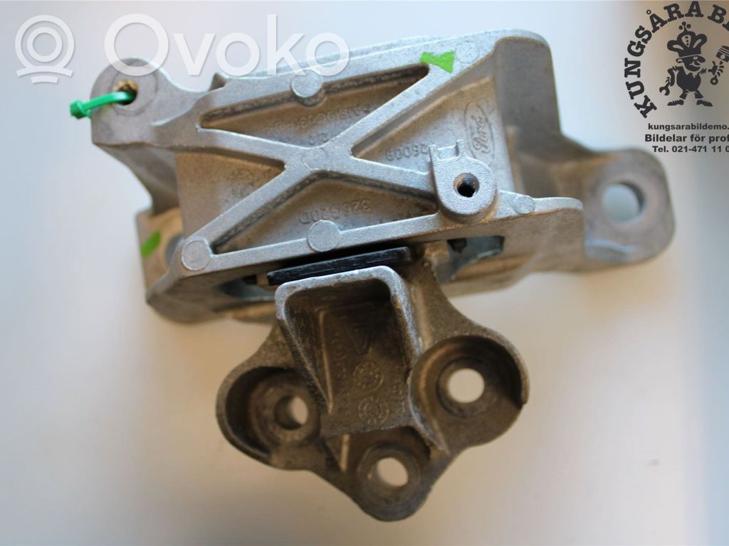 Ford Focus Engine mounting bracket 
