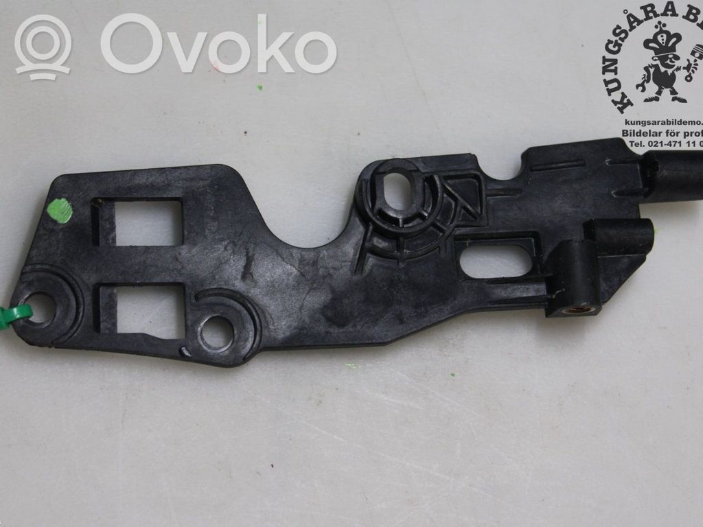 Land Rover Discovery Sport Uchwyt / Mocowanie błotnika przedniego 