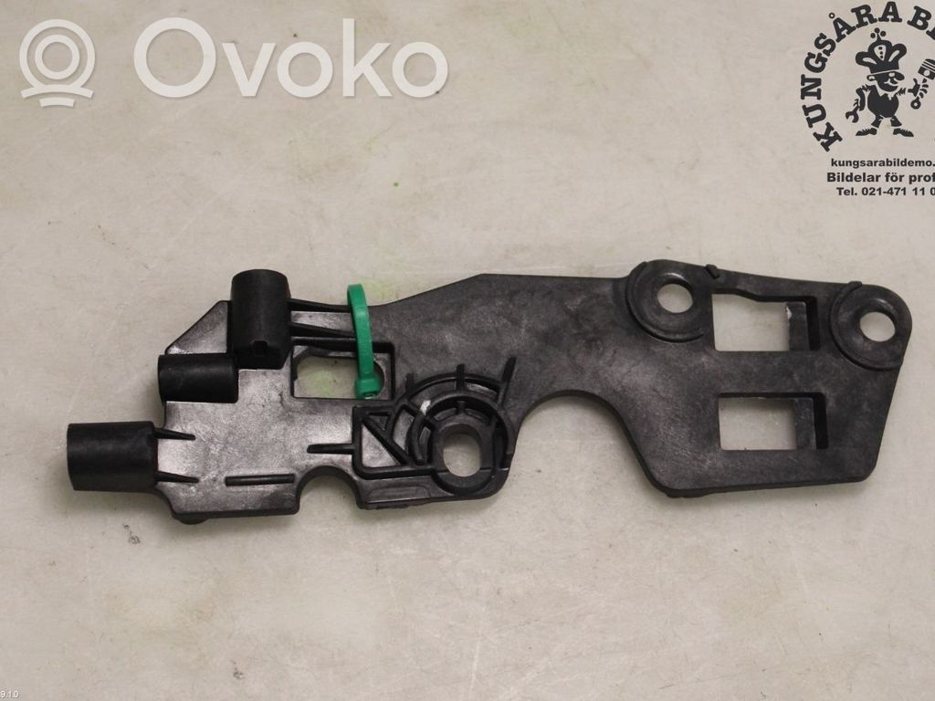 Land Rover Discovery Sport Uchwyt / Mocowanie błotnika przedniego 