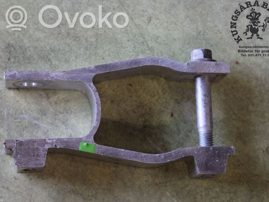 Volvo XC40 Engine mounting bracket 