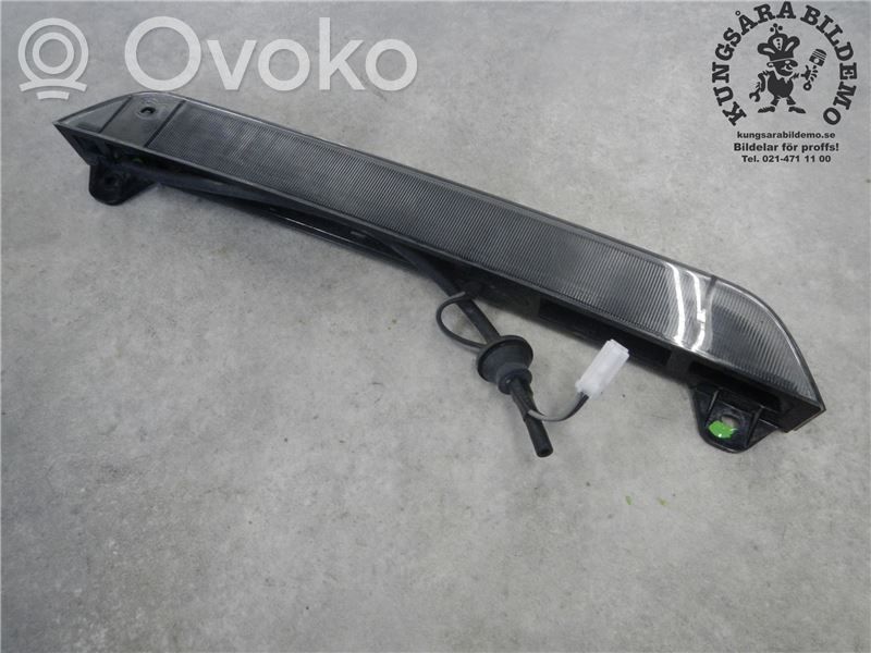 Mitsubishi Grandis Kolmas/lisäjarruvalo 