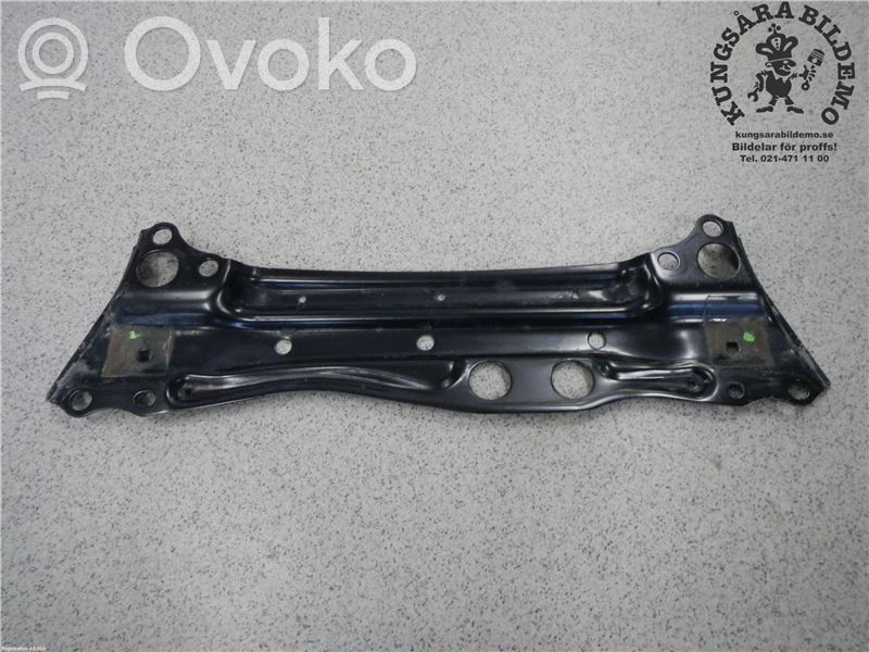 Toyota RAV 4 (XA40) Front subframe 