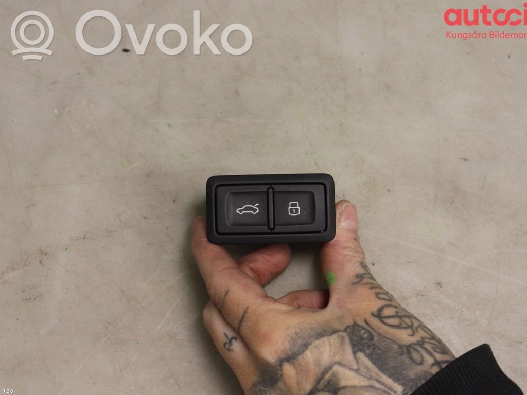 Audi e-tron Tailgate/boot open switch button 