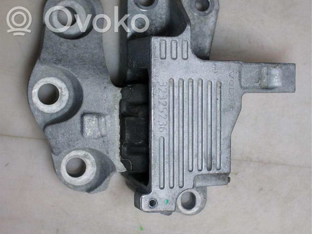 Volvo XC40 Engine mounting bracket 