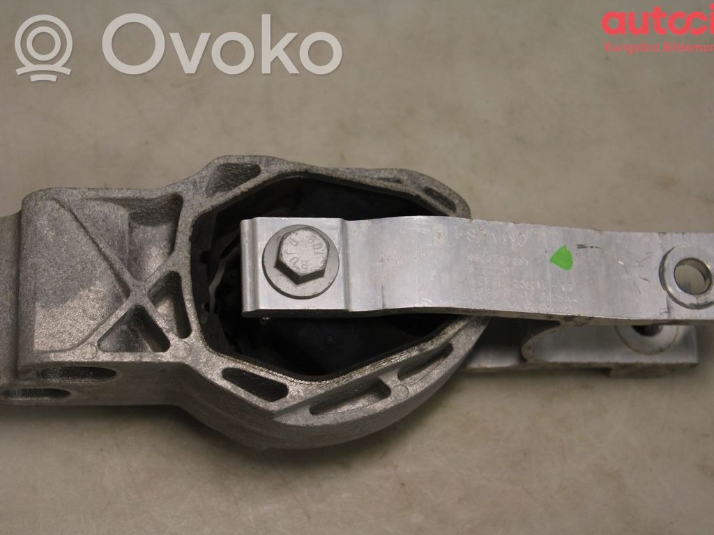Volvo XC40 Engine mounting bracket 