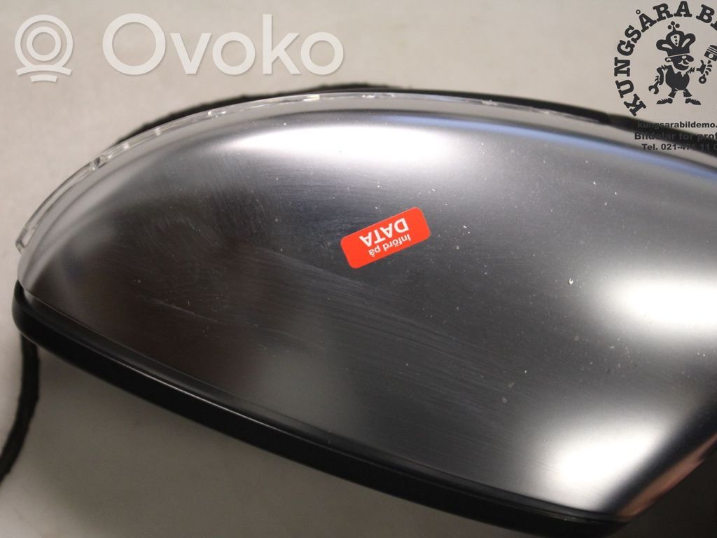 Volkswagen PASSAT B7 Front door electric wing mirror 