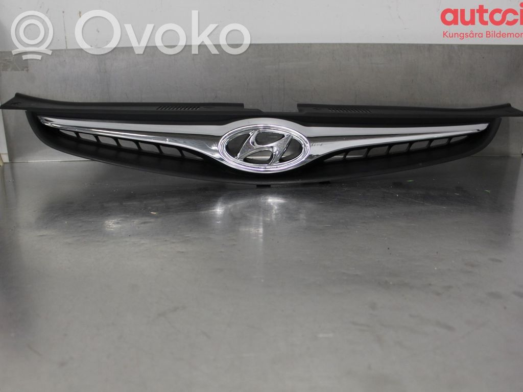 Hyundai i30 Etupuskurin alempi jäähdytinsäleikkö 