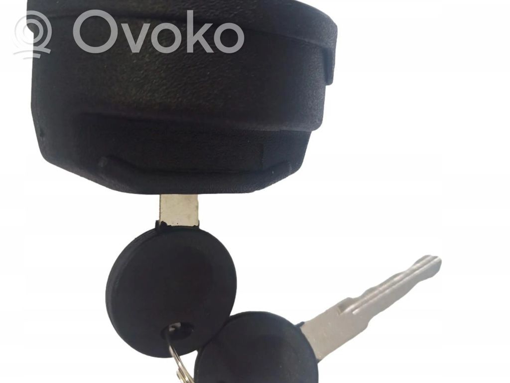 Audi Cabriolet B3 8G Degalų bako užsukamas dangtelis 