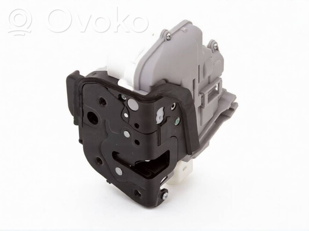 Audi A4 S4 B7 8E 8H Etuoven lukko 