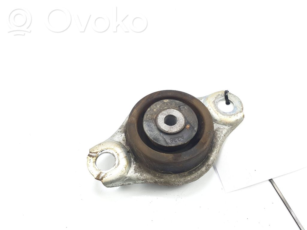 Engine mount vacuum valve