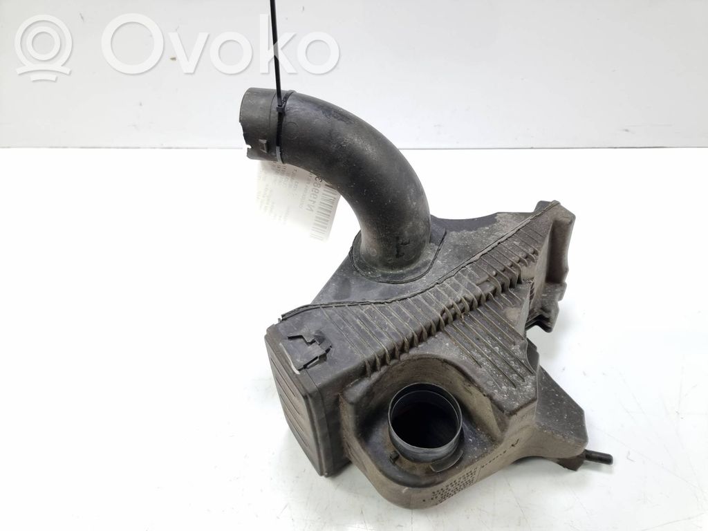 Renault Clio III Air filter box 