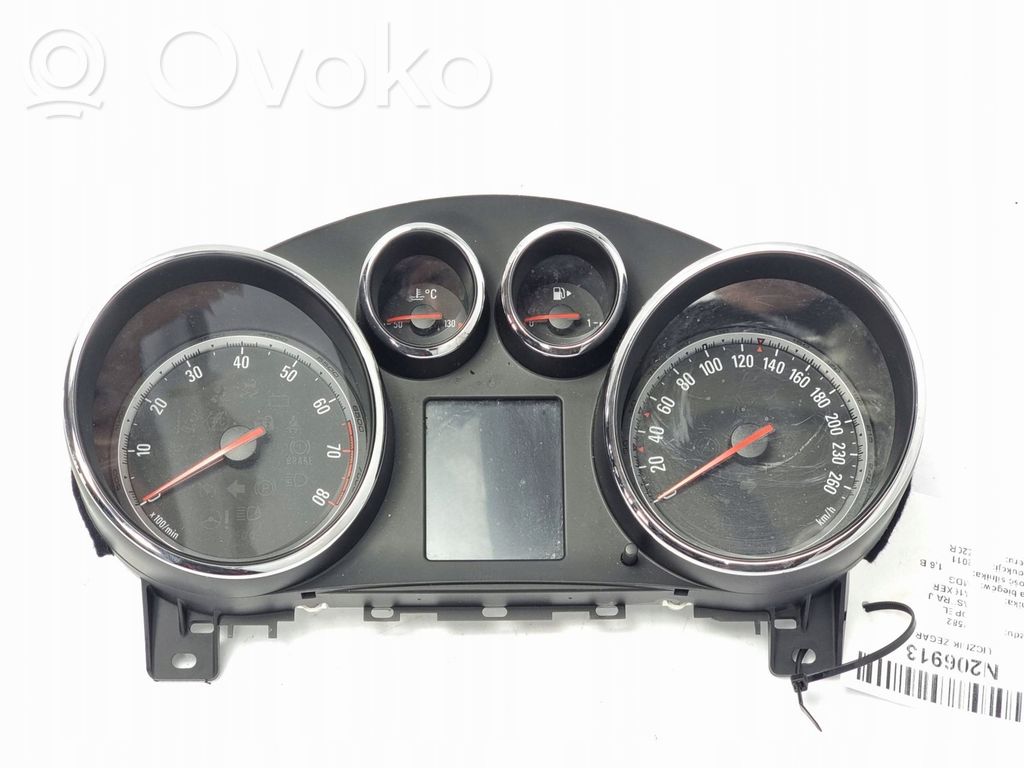 Opel Astra J Speedometer (instrument cluster) 