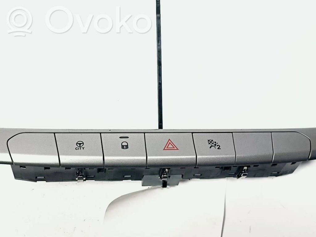 Fiat Tipo Hazard light switch 