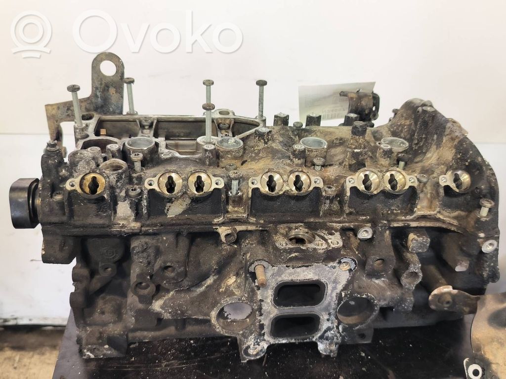 Volkswagen PASSAT B8 Engine head 
