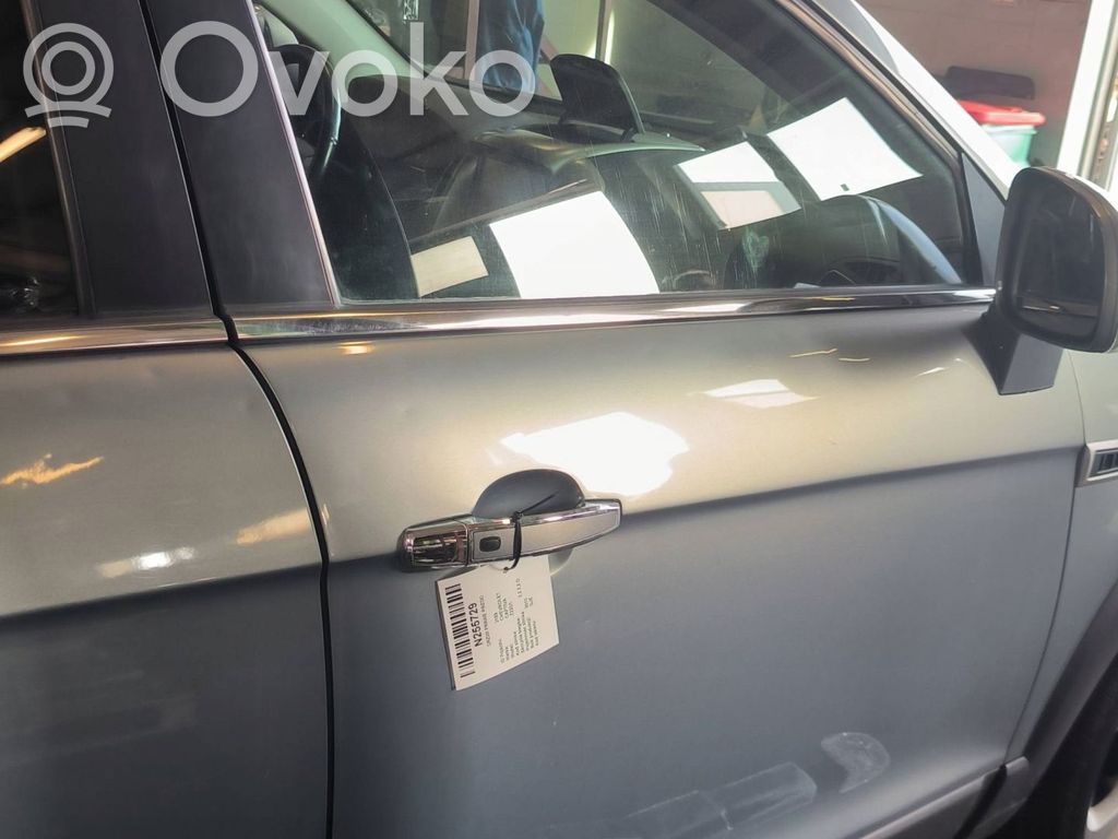 Chevrolet Captiva Front door 