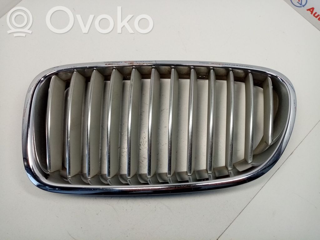 BMW 5 F10 F11 Grotelės viršutinės 