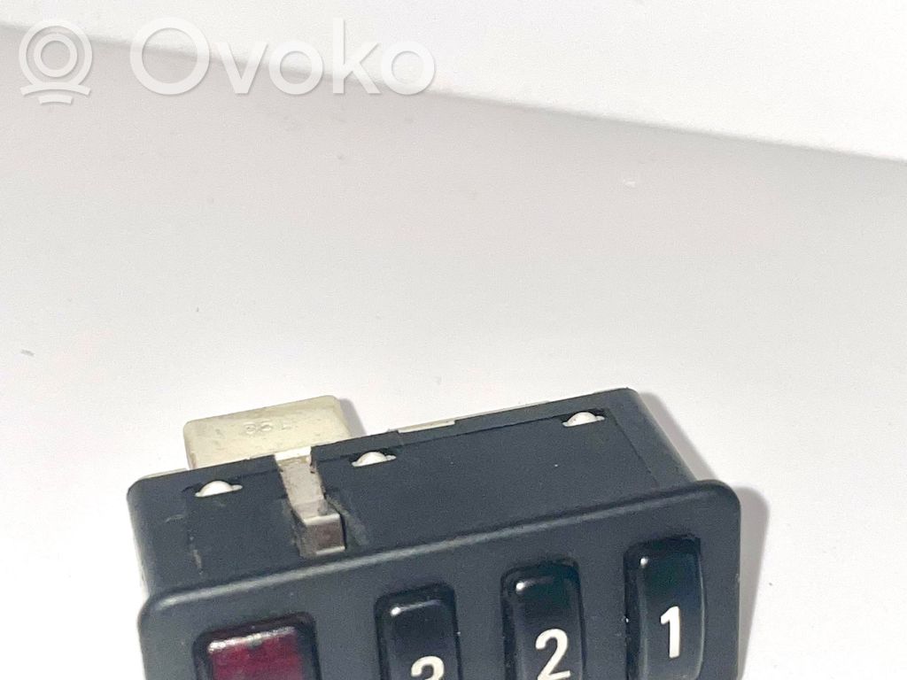 Interruptor de memoria del asiento   8352160,61318352160