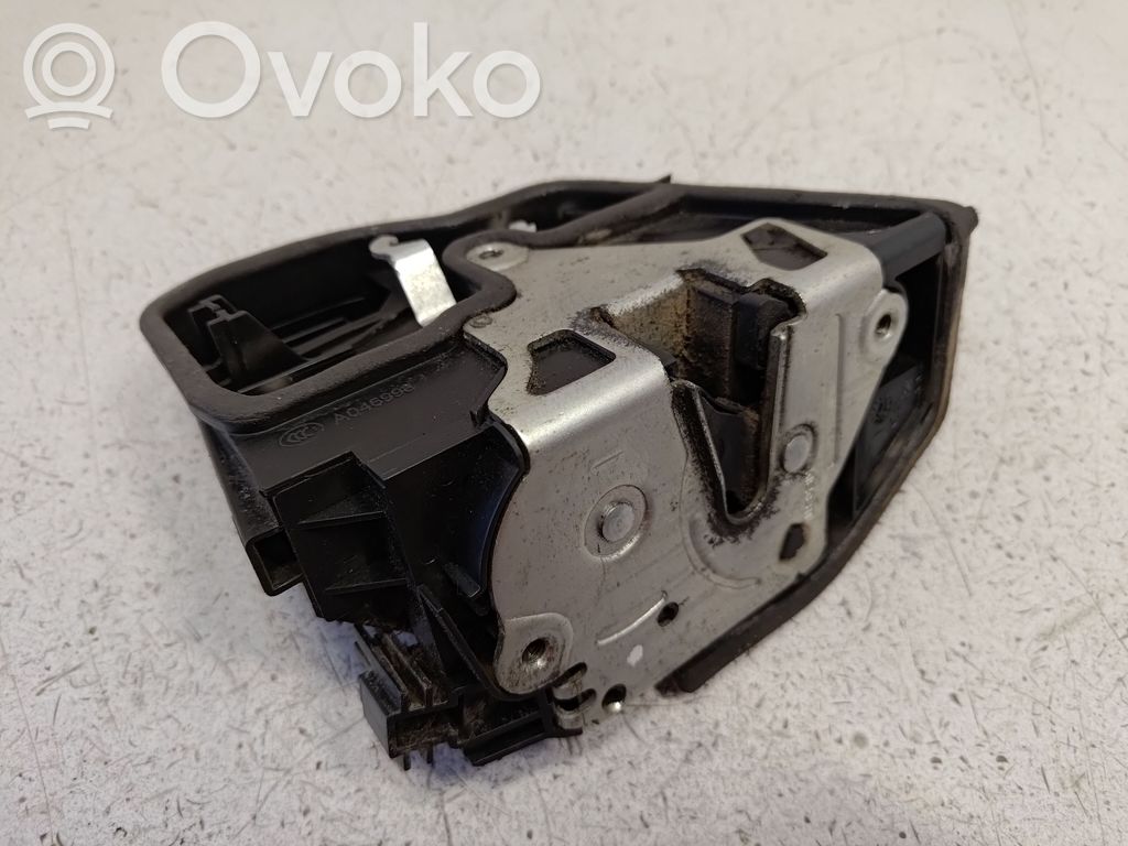 BMW X3 E83 Front door lock 