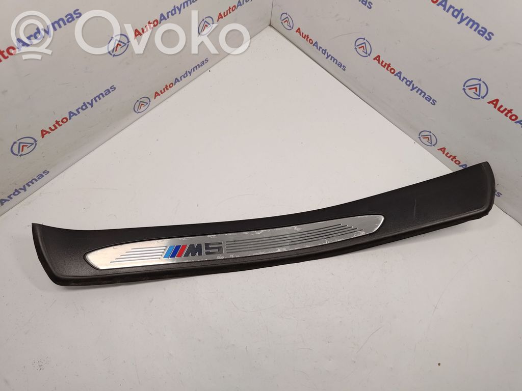 BMW M5 Moldura protectora del borde trasero 