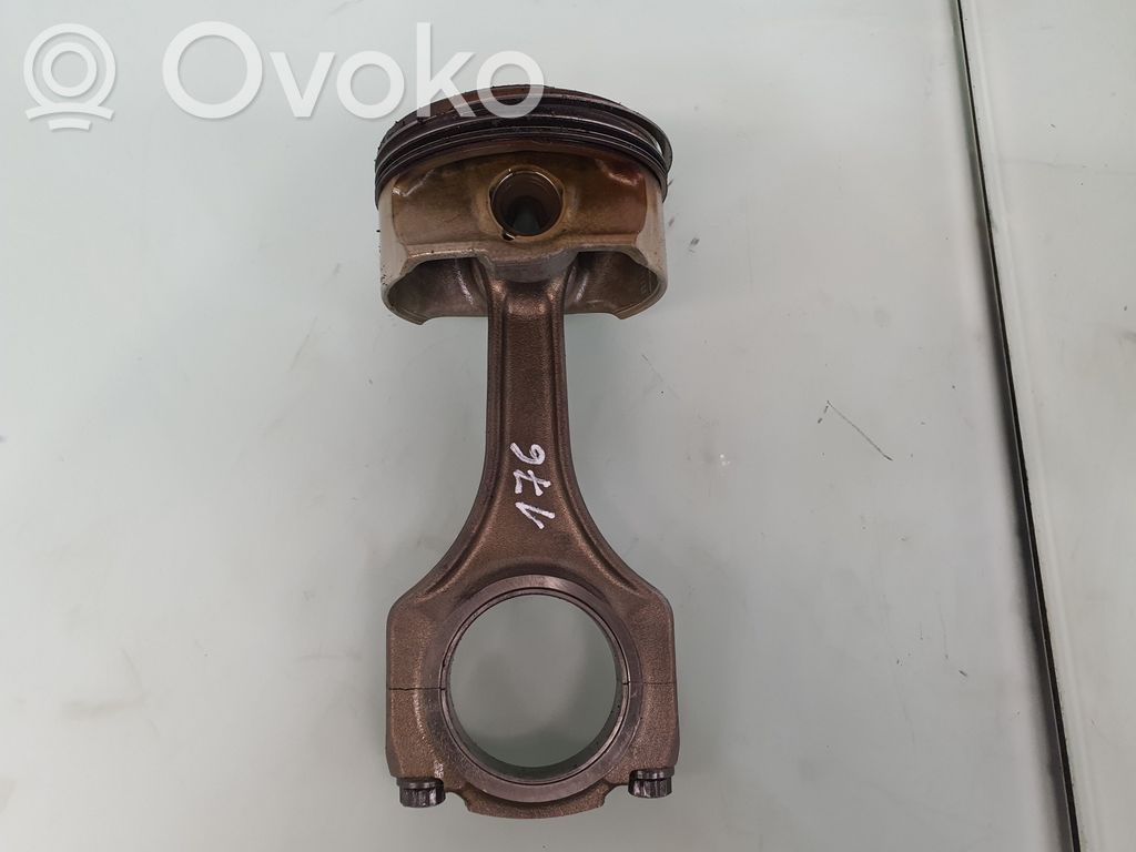 BMW M5 Piston with connecting rod 