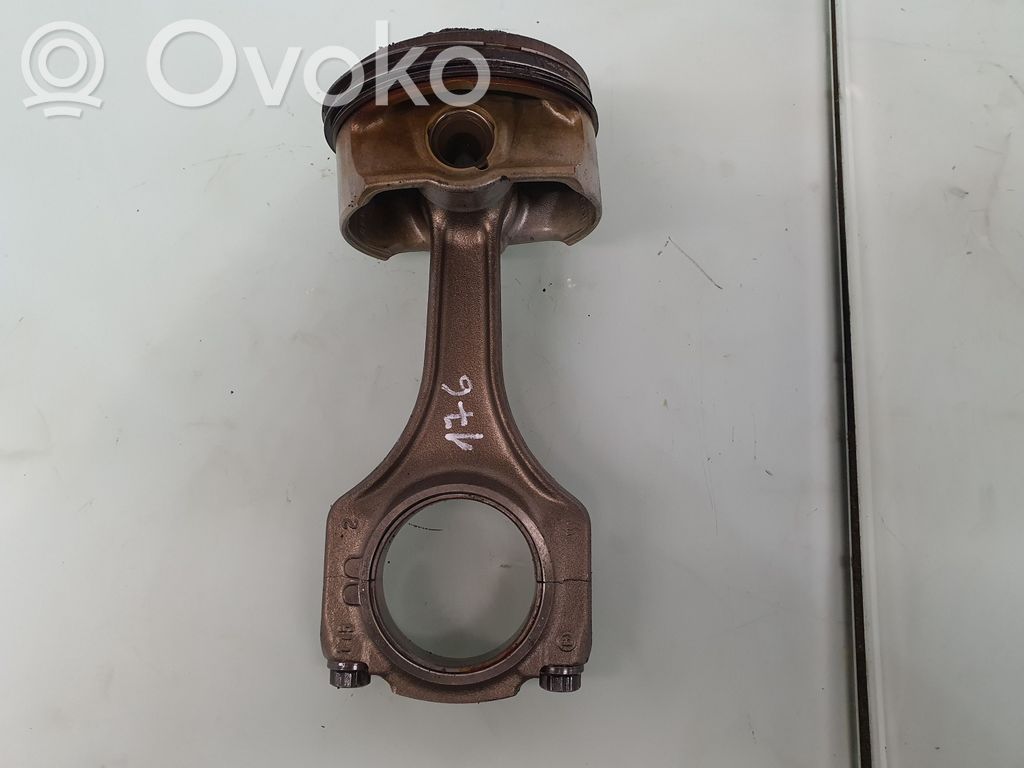 BMW M5 Piston with connecting rod 