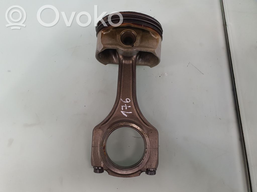 BMW M5 Piston with connecting rod 