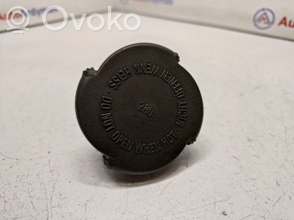 BMW 5 E34 Korek zbiornika wyrównawczego chłodziwa 