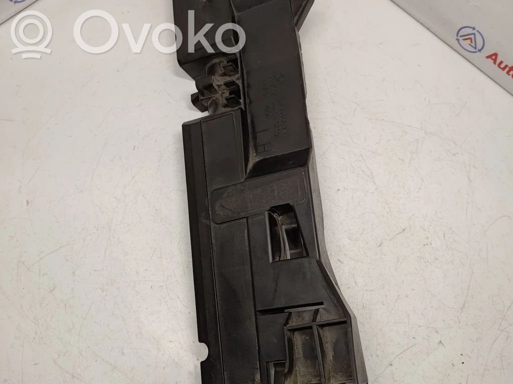 Radiator mount bracket   7799761,17117799761,17118572188