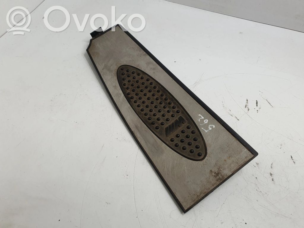 BMW 5 E60 E61 Pēdu balsts 