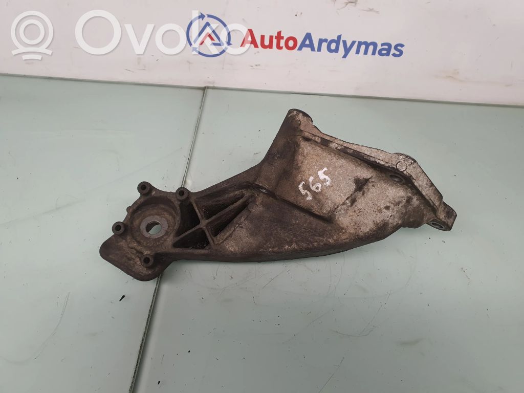 BMW X5 E70 Engine mounting bracket 