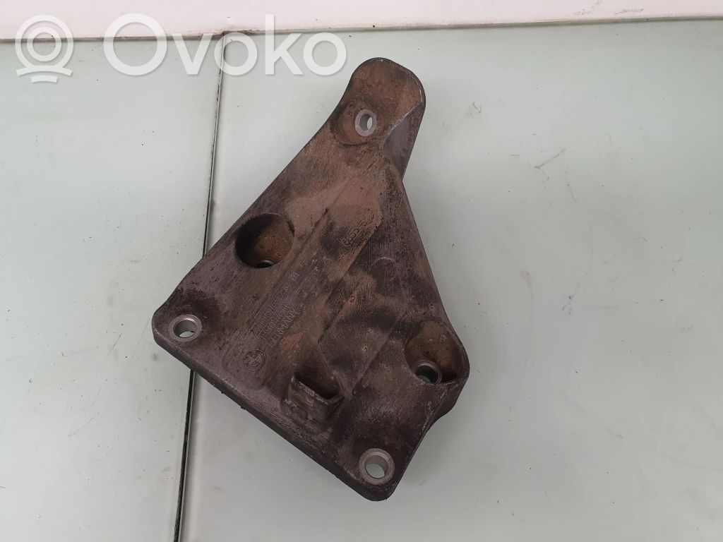 BMW 5 E60 E61 Engine mounting bracket 