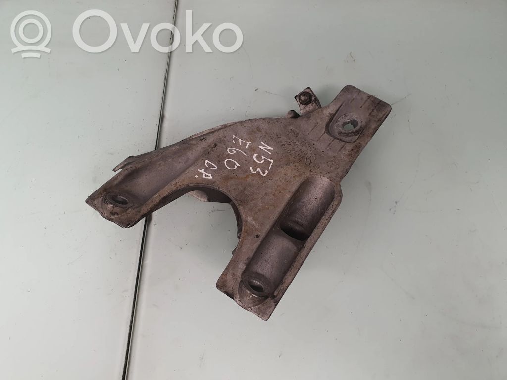 BMW 5 E60 E61 Engine mounting bracket 
