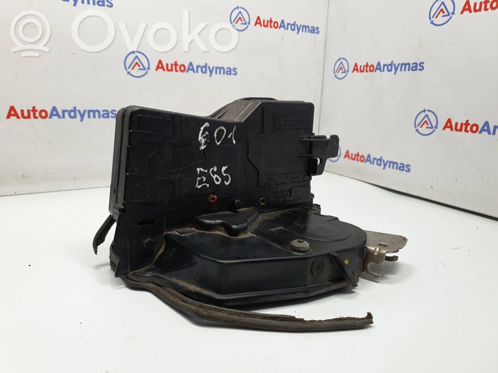 BMW 7 E65 E66 Priekinė durų spyna 