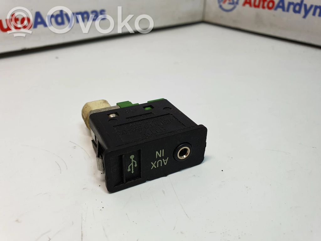 Enchufe conector entrada auxiliar   9129652,61319129652