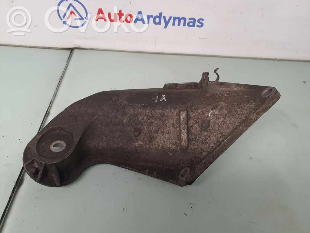 BMW X5 E53 Engine mounting bracket 