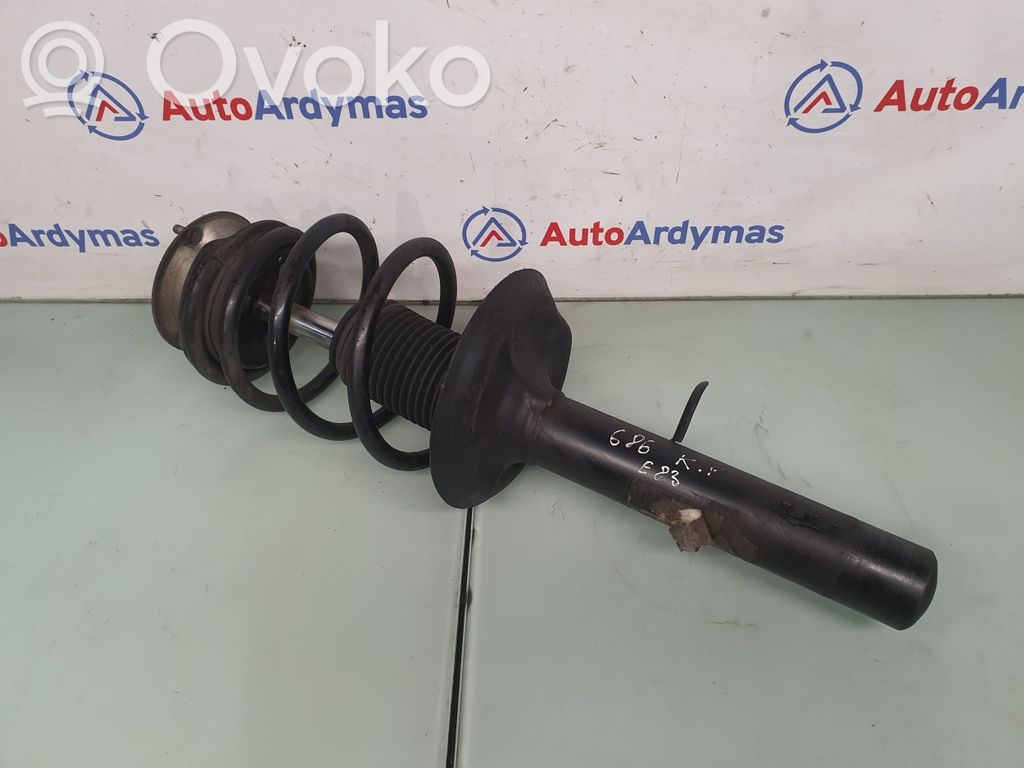 BMW X3 E83 Priekšpusē amortizators 
