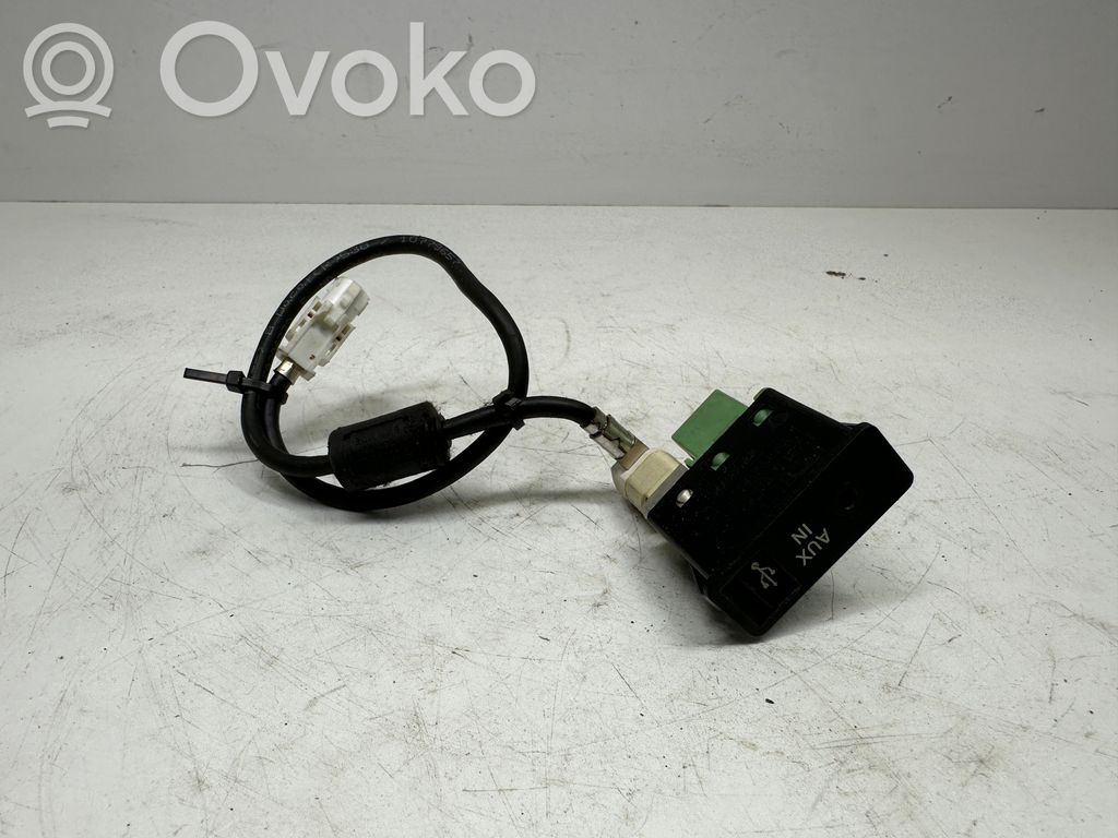 BMW X6 E71 AUX in-socket connector 