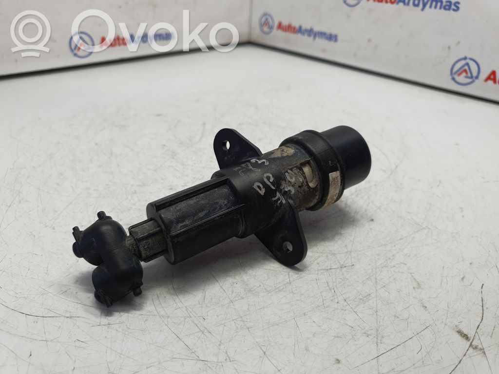 BMW X3 E83 Dysza spryskiwacza lampy przedniej 