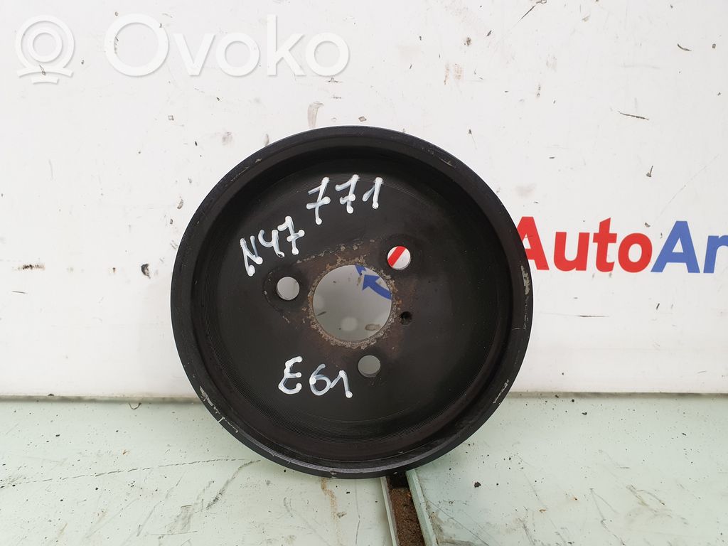 BMW 5 E60 E61 Ohjaustehostimen pumpun hihnapyörä 