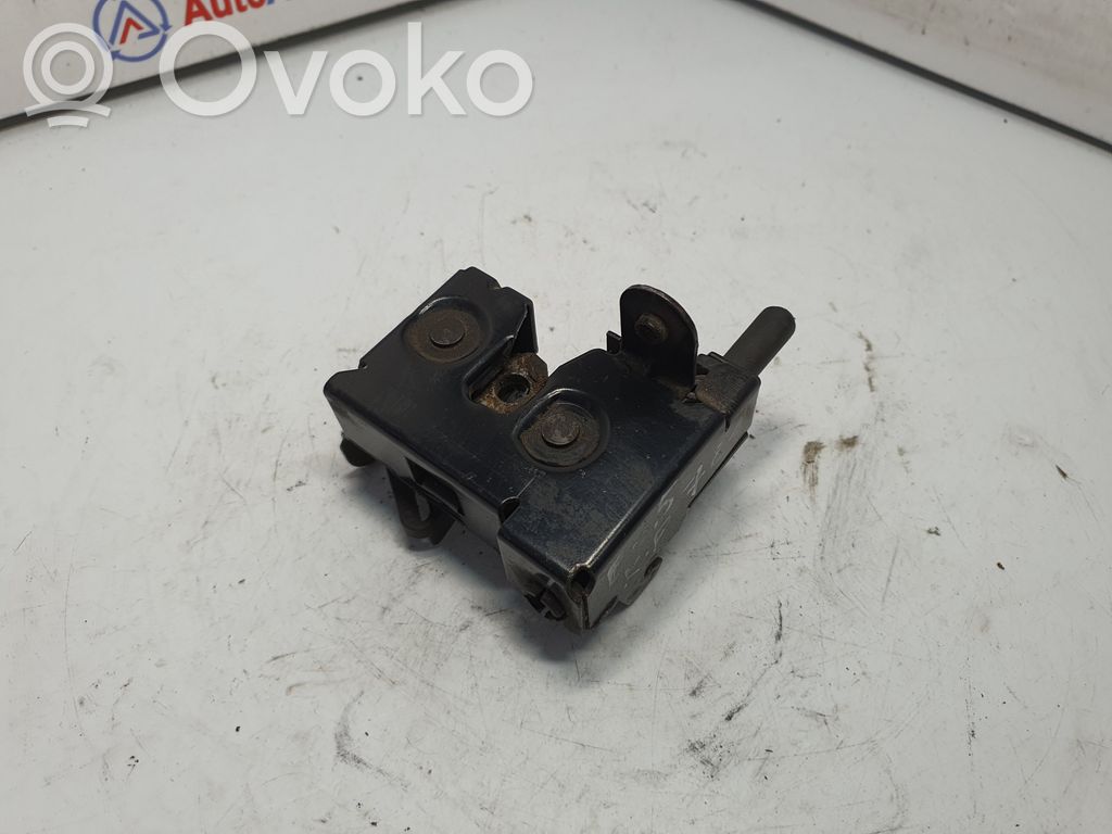 BMW 7 E65 E66 Spyna variklio dangčio 